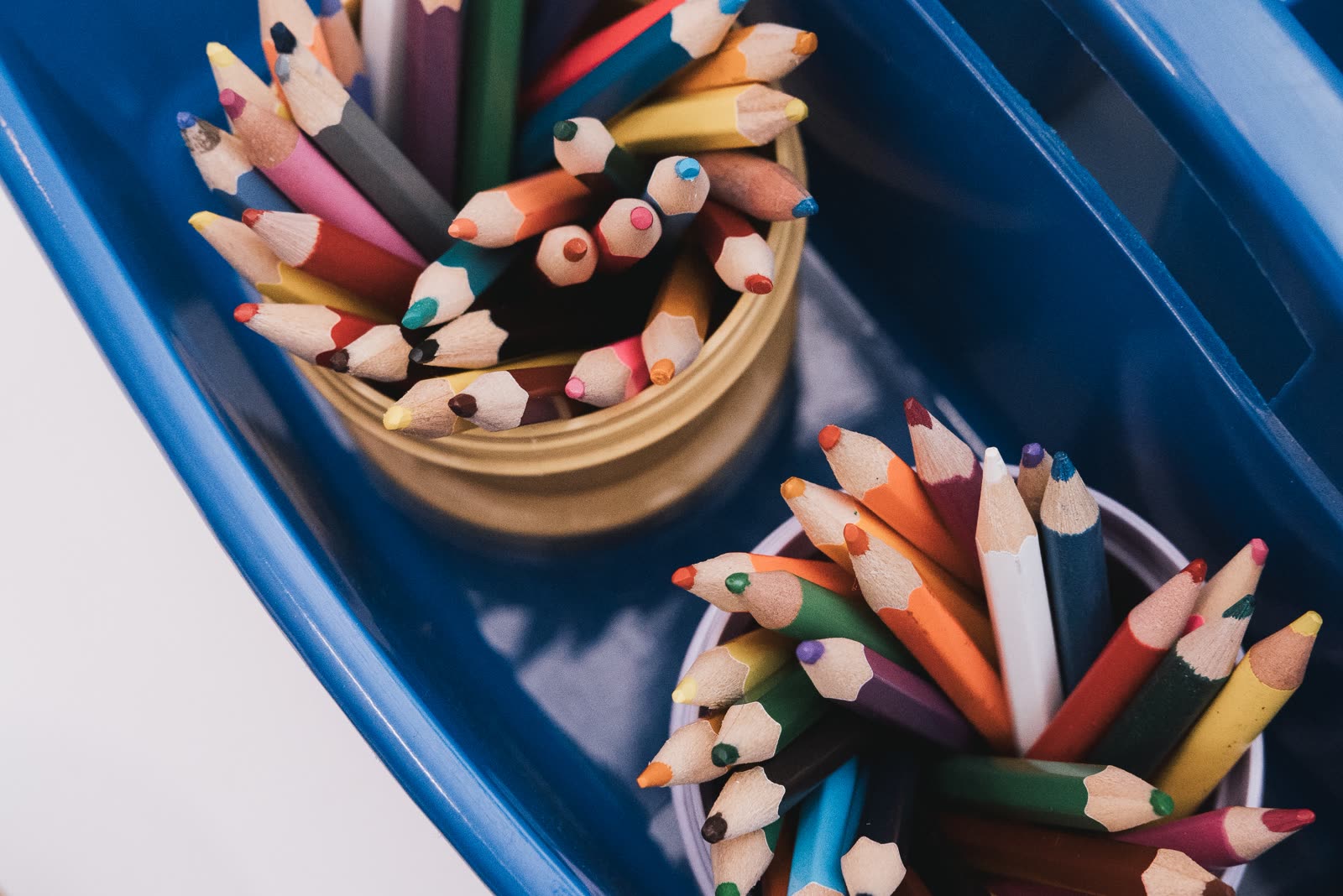 Tubs of coloured pencils in the therapy room